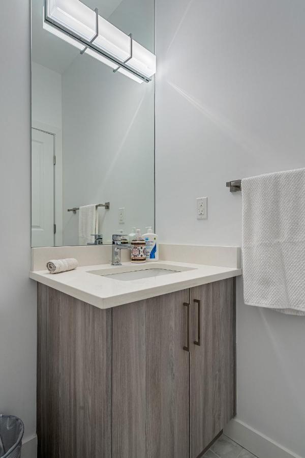 Luxury Spacious Private House Near City Centre Calgary Extérieur photo