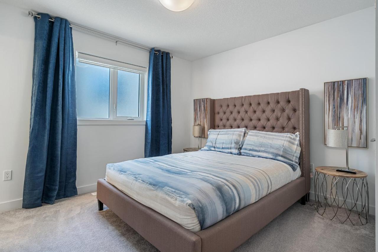 Luxury Spacious Private House Near City Centre Calgary Extérieur photo