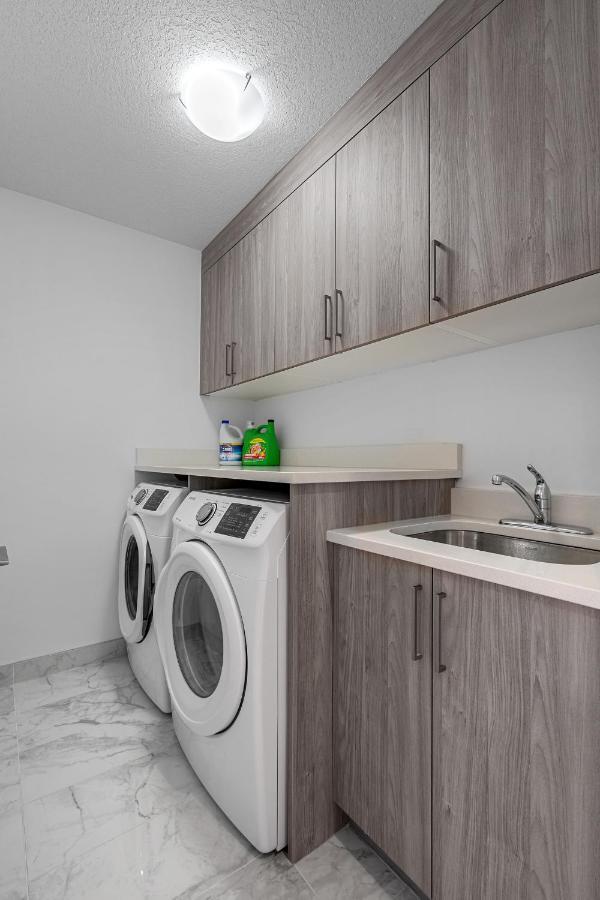 Luxury Spacious Private House Near City Centre Calgary Extérieur photo