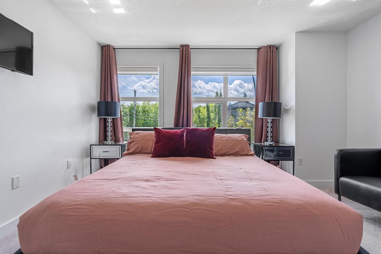Luxury Spacious Private House Near City Centre Calgary Extérieur photo