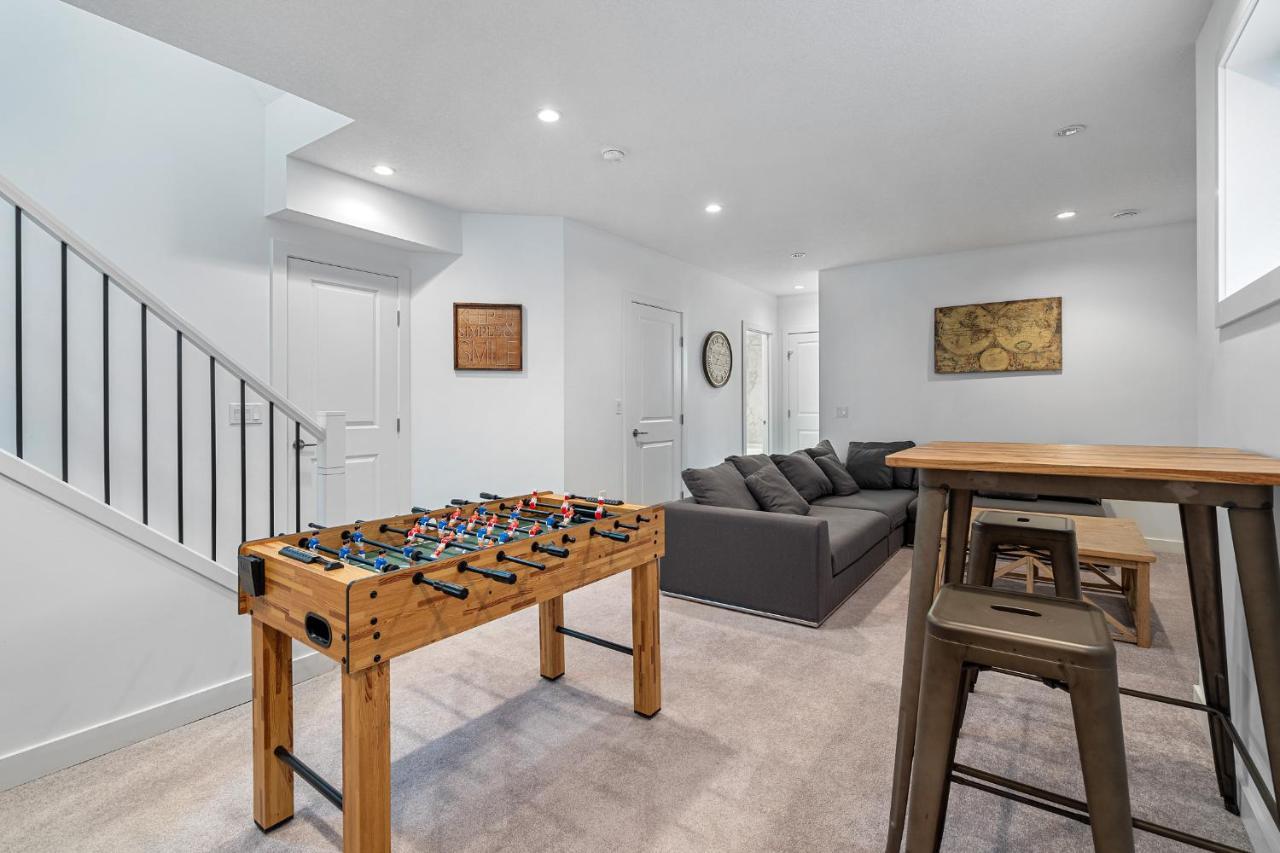 Luxury Spacious Private House Near City Centre Calgary Extérieur photo