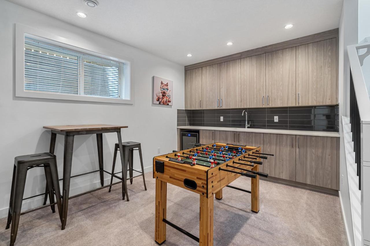 Luxury Spacious Private House Near City Centre Calgary Extérieur photo