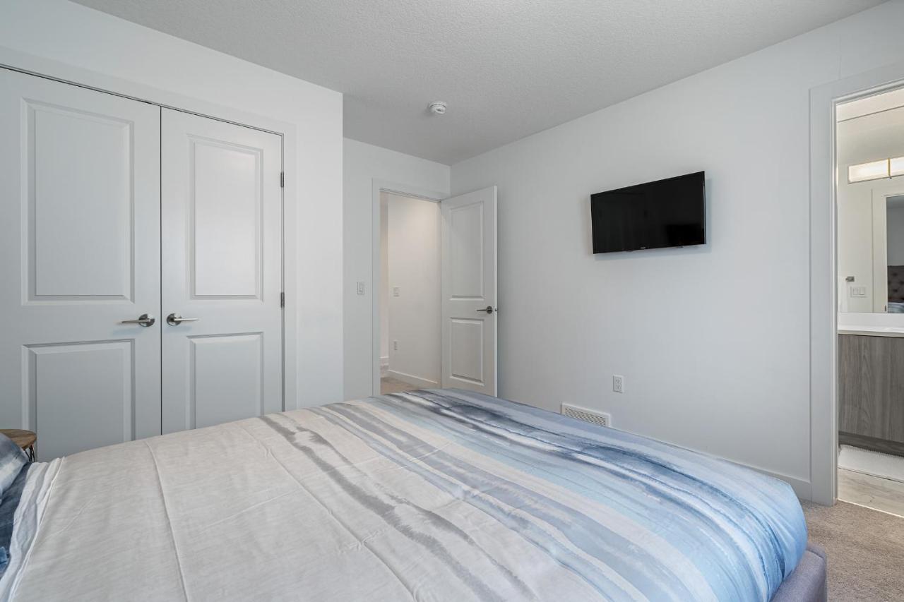 Luxury Spacious Private House Near City Centre Calgary Extérieur photo