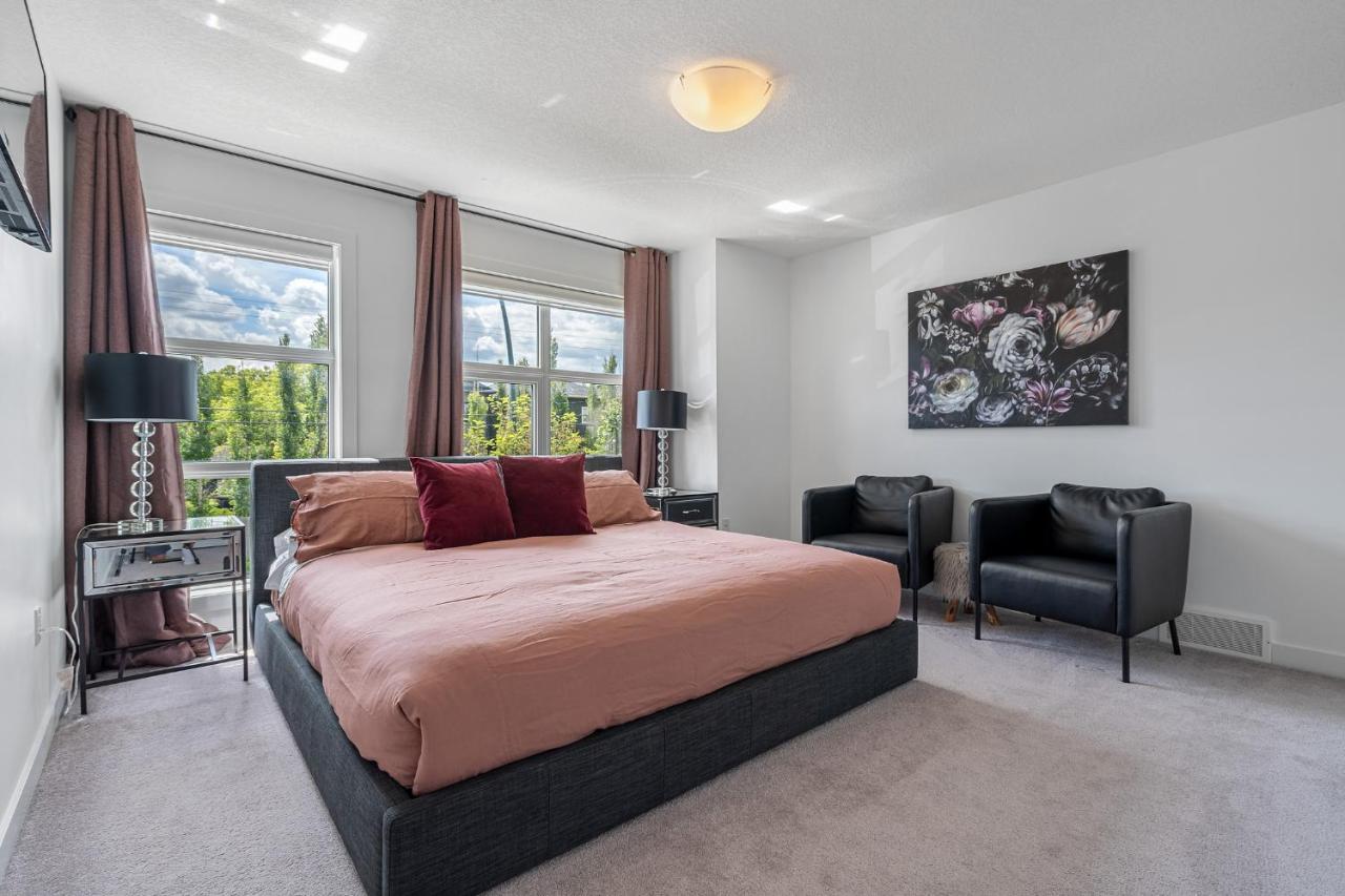 Luxury Spacious Private House Near City Centre Calgary Extérieur photo