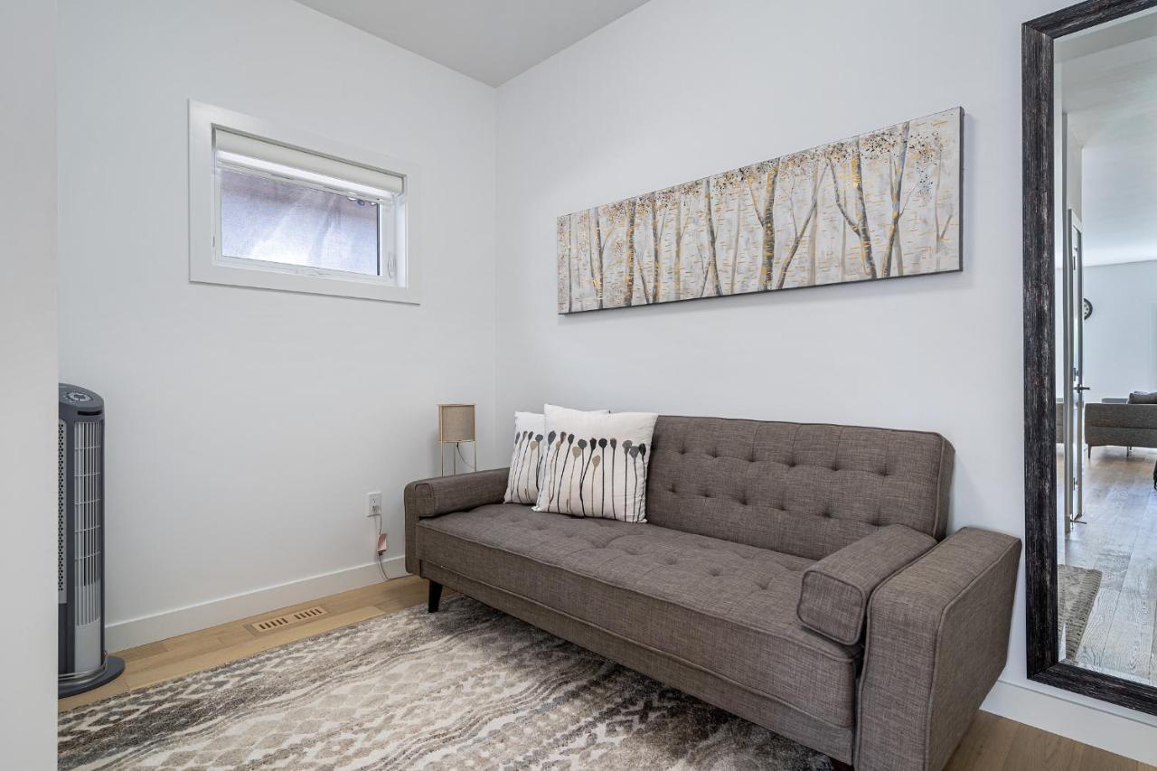 Luxury Spacious Private House Near City Centre Calgary Extérieur photo