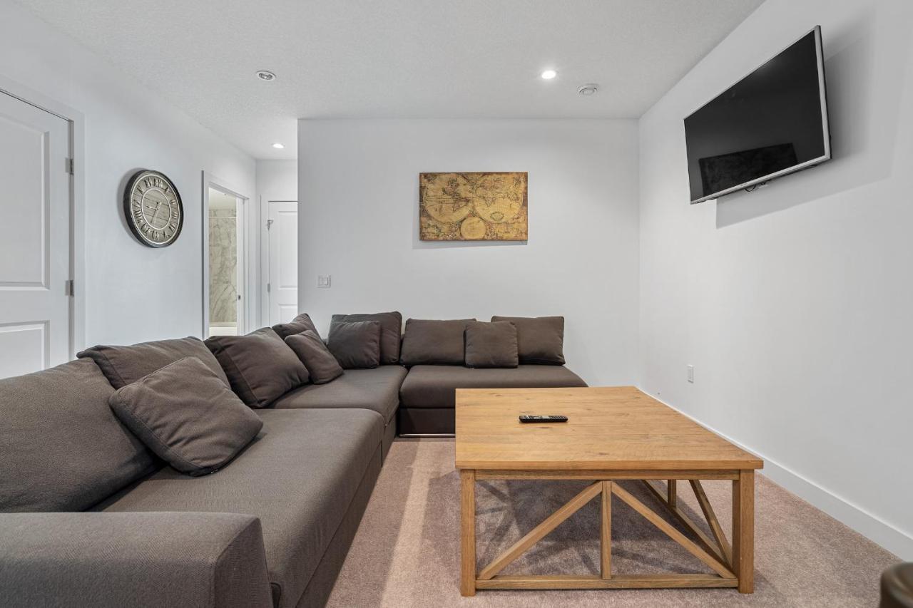 Luxury Spacious Private House Near City Centre Calgary Extérieur photo