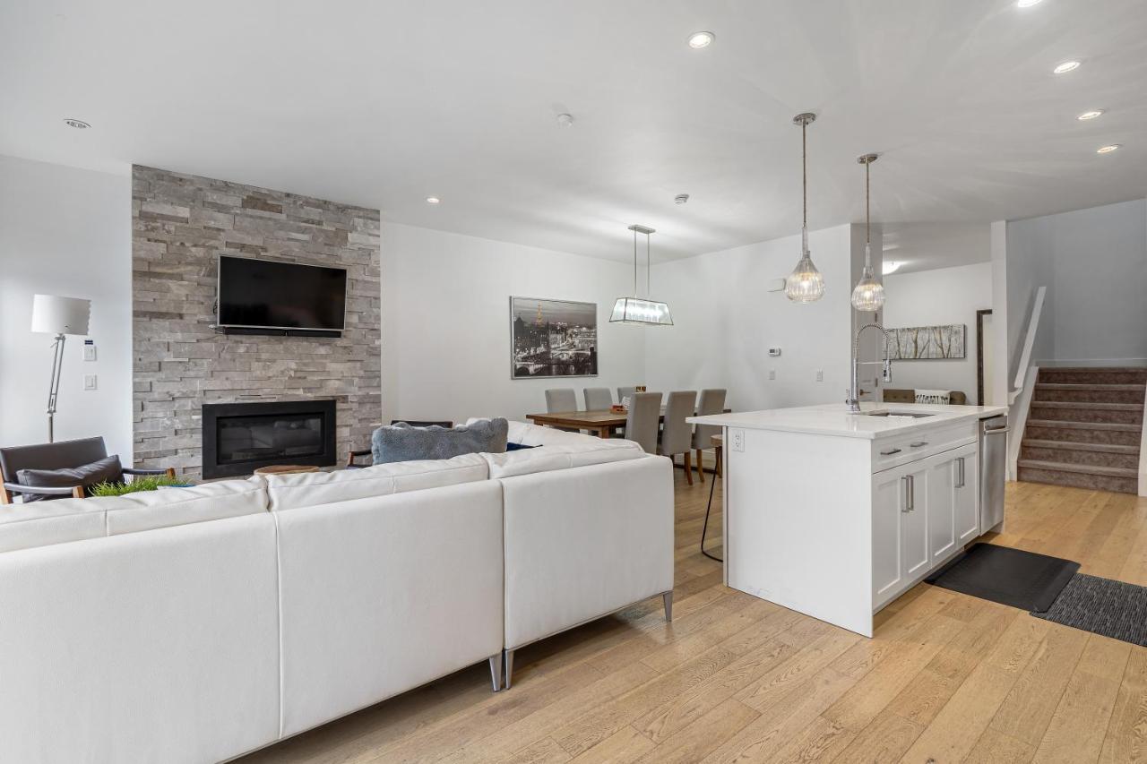 Luxury Spacious Private House Near City Centre Calgary Extérieur photo