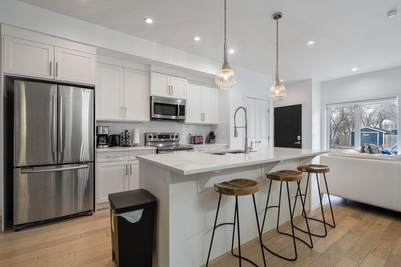 Luxury Spacious Private House Near City Centre Calgary Extérieur photo